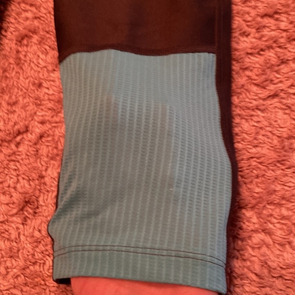 UNDER ARMOUR Womens Capri Leggings - size Medium - Picture 7 of 13